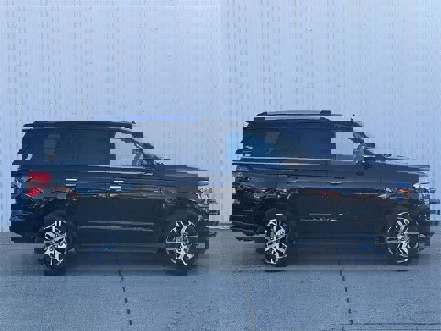 Used 2024 Ford Expedition Limited image 3