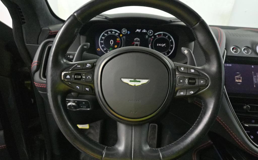 Used 2023 Aston Martin DBX image 4