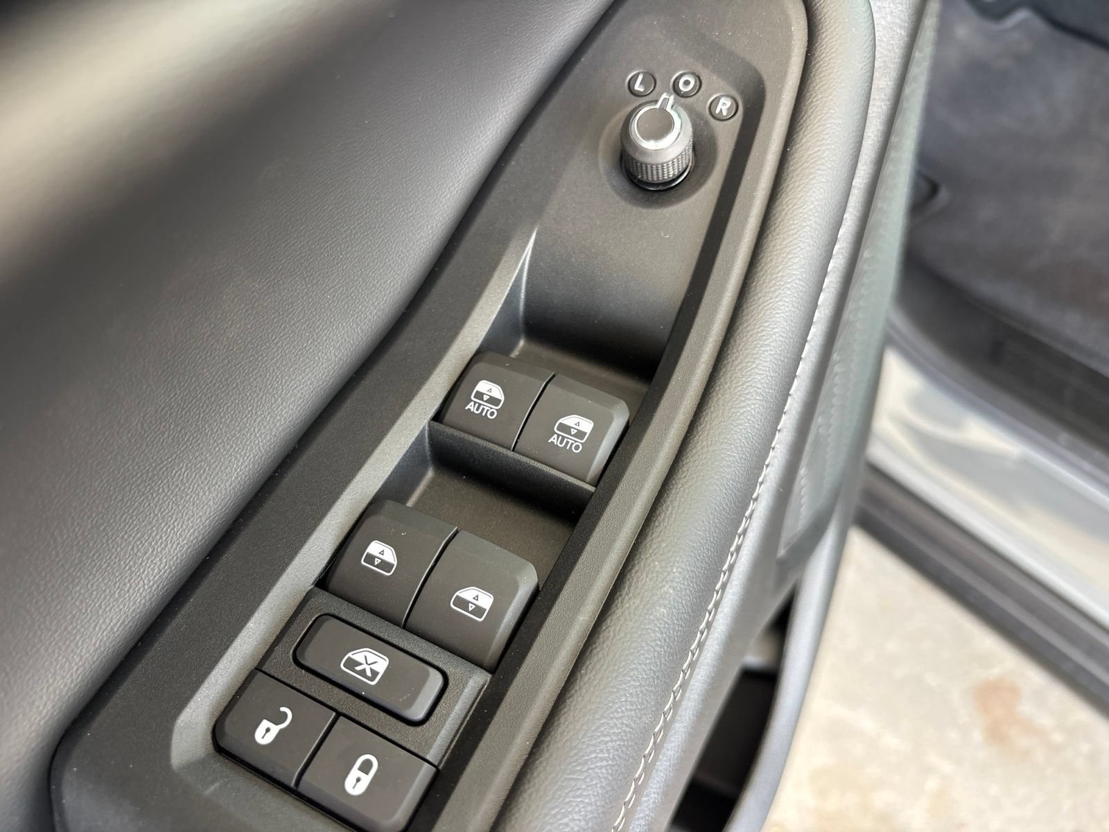 New 2027 Jeep Grand Cherokee Altitude AWD/4WD image 11