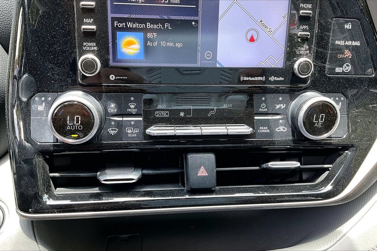 Used 2020 Toyota Highlander XLE FWD image 25
