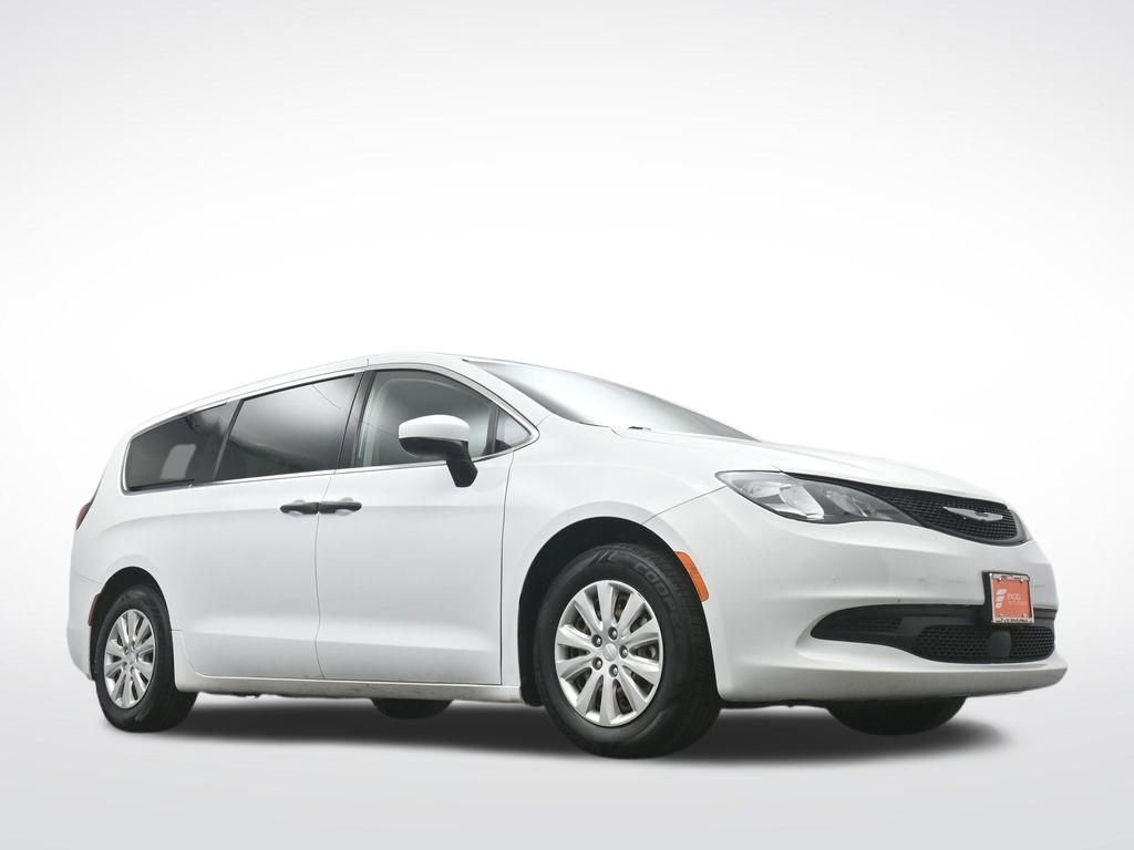 Used 2021 Chrysler Voyager L image 41