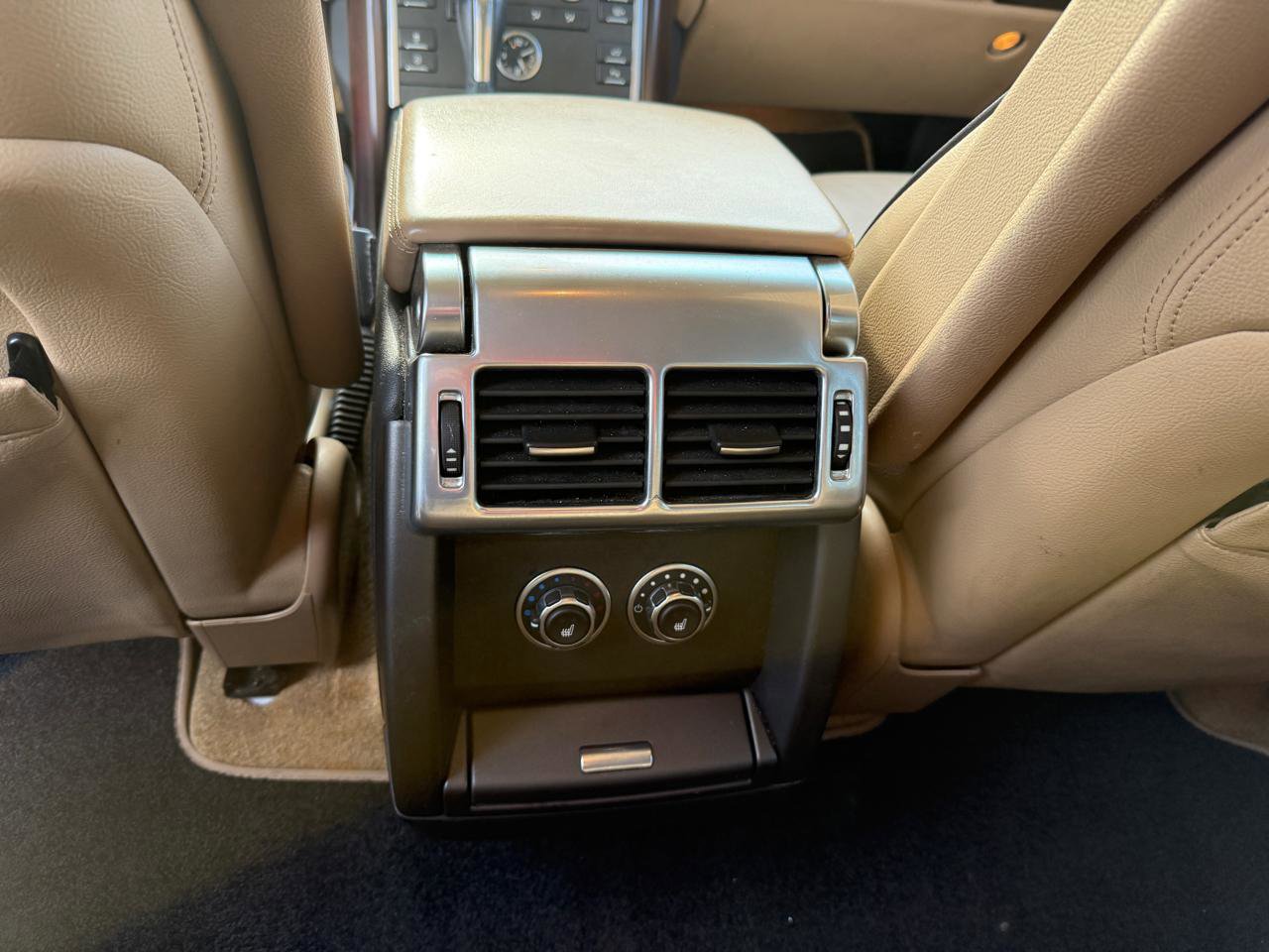 Used 2012 Land Rover Range Rover HSE image 23