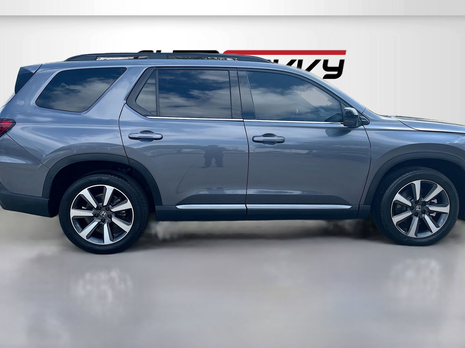 Used 2025 Honda Pilot Elite image 8