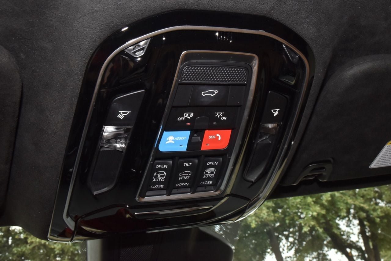 Used 2024 Jeep Grand Wagoneer Series III w/ Rear Seat Video Group 1 AWD/4WD image 33