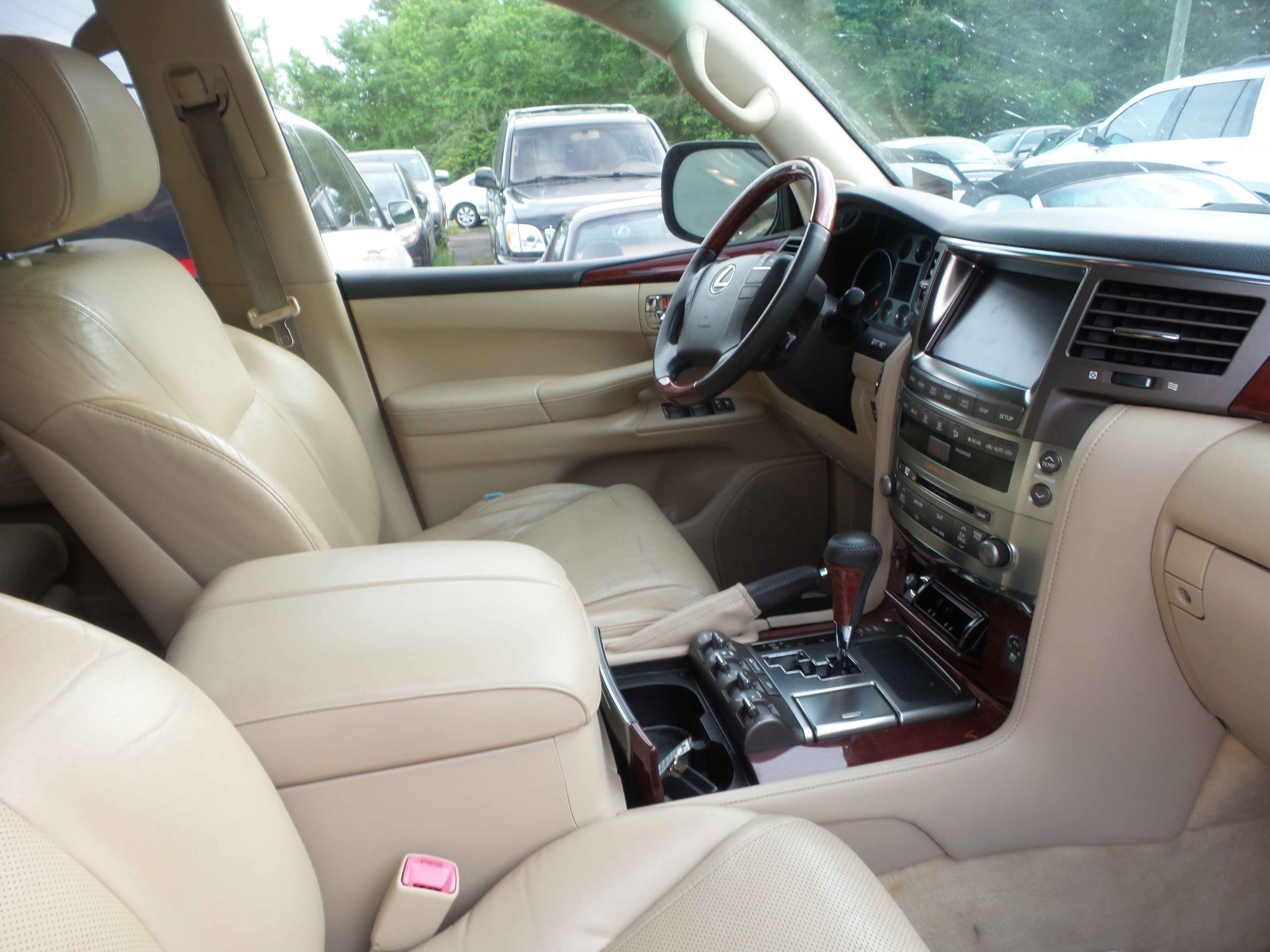 Used 2011 Lexus LX 570 4WD image 4