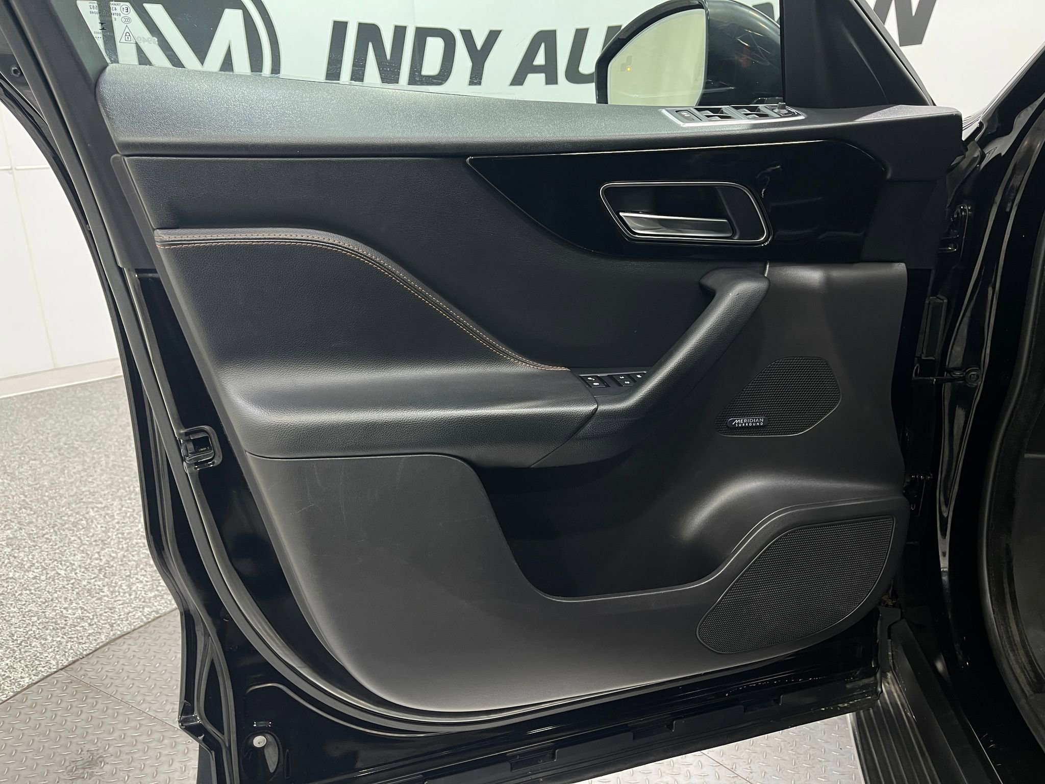 Used 2019 Jaguar F-PACE Prestige image 15