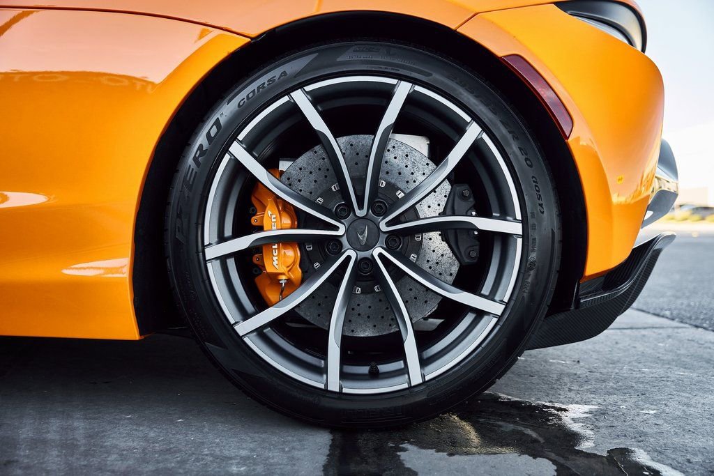 Used 2025 McLaren Artura Spider RWD image 32
