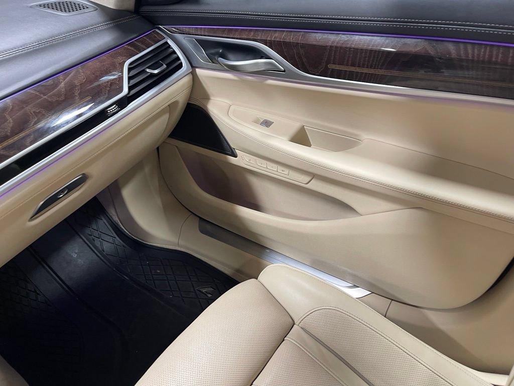 Used 2020 BMW 750i xDrive w/ Executive Package AWD/4WD image 27