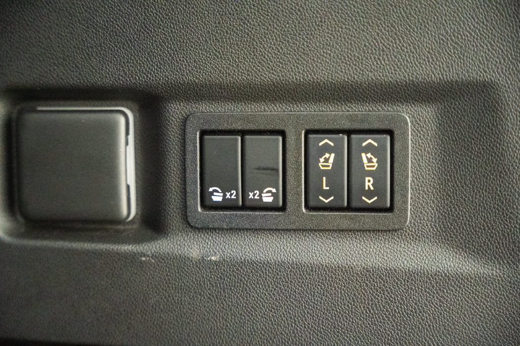 Used 2022 Chevrolet Tahoe High Country AWD/4WD image 12