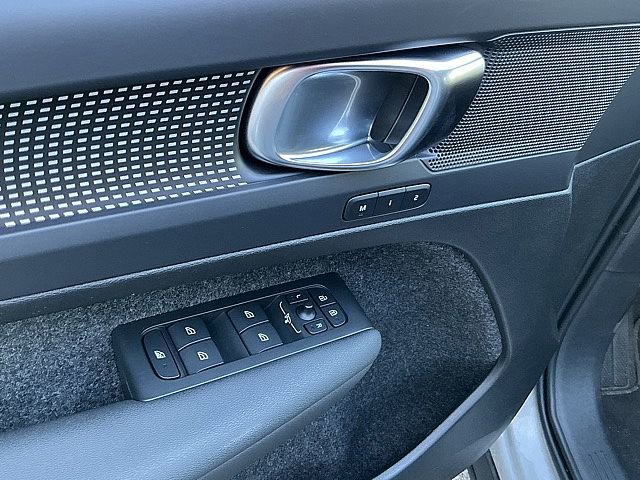 Certified 2025 Volvo XC40 B5 Plus image 16