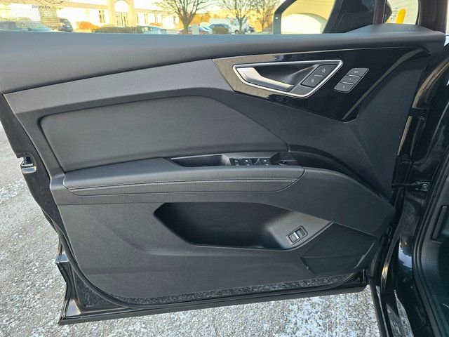 Used 2024 Audi Q4 e-tron Premium Plus image 13