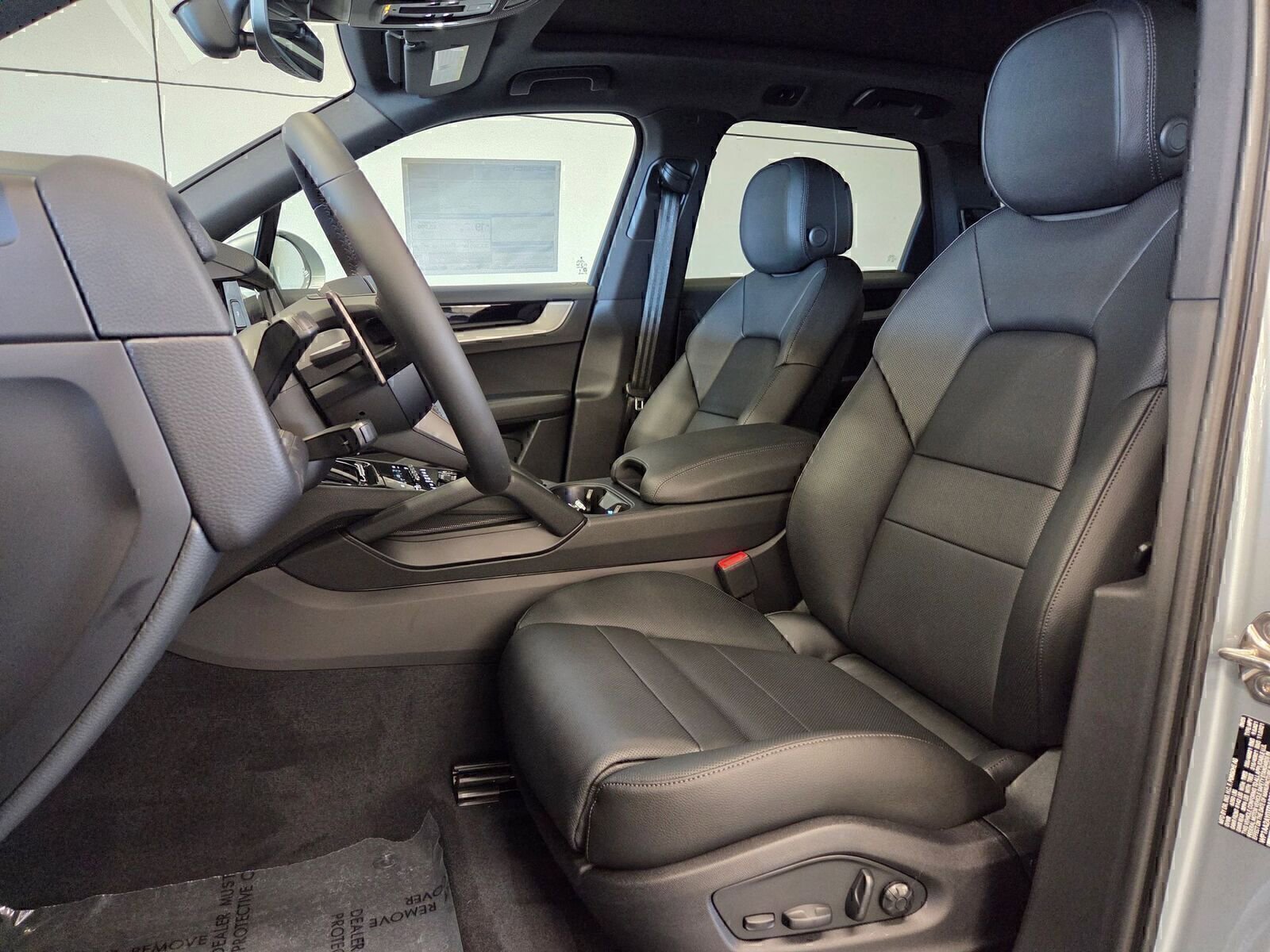 Certified 2026 Porsche Cayenne AWD/4WD image 5
