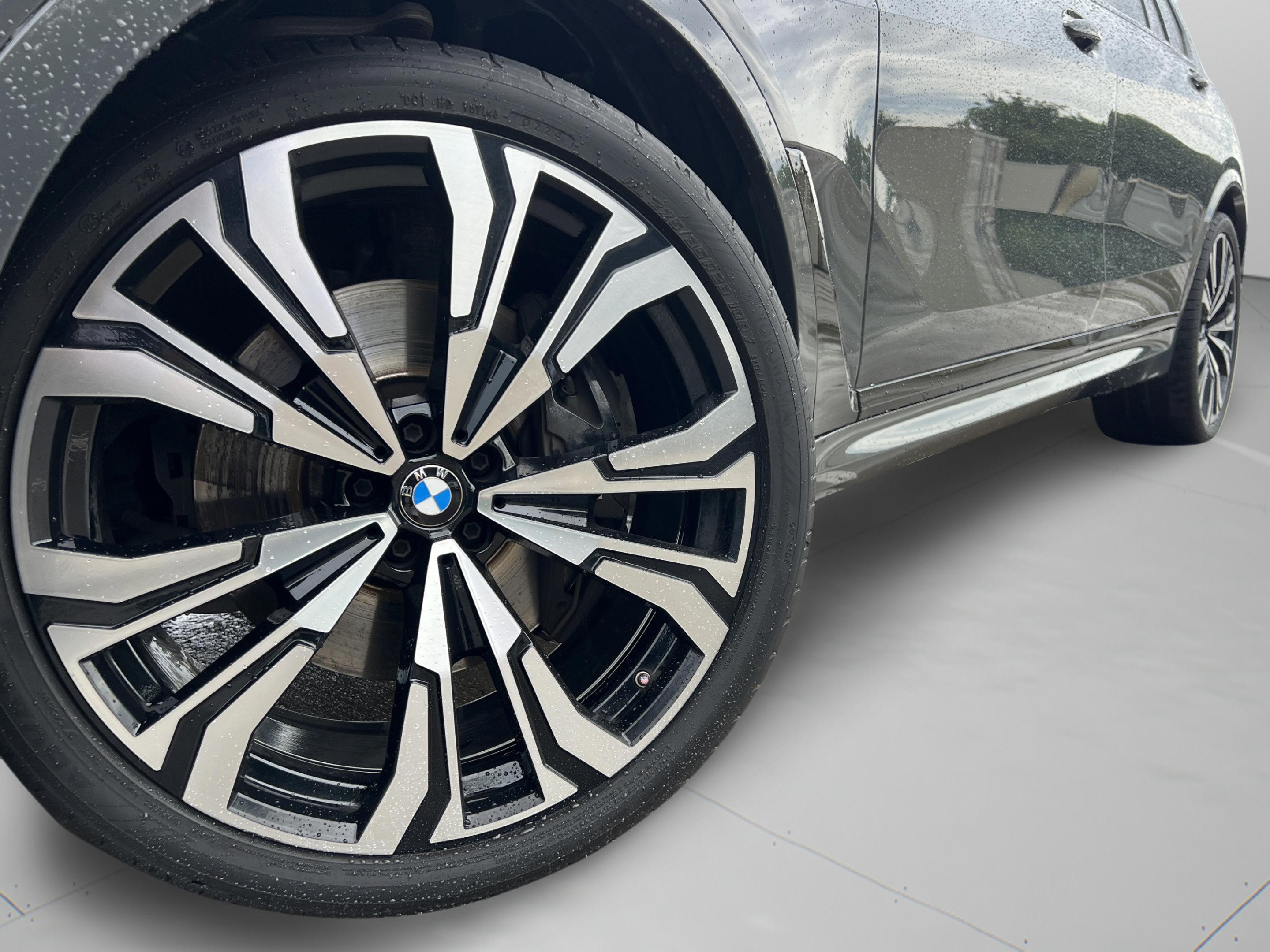 Used 2024 BMW X7 xDrive40i w/ Executive Package AWD/4WD image 36