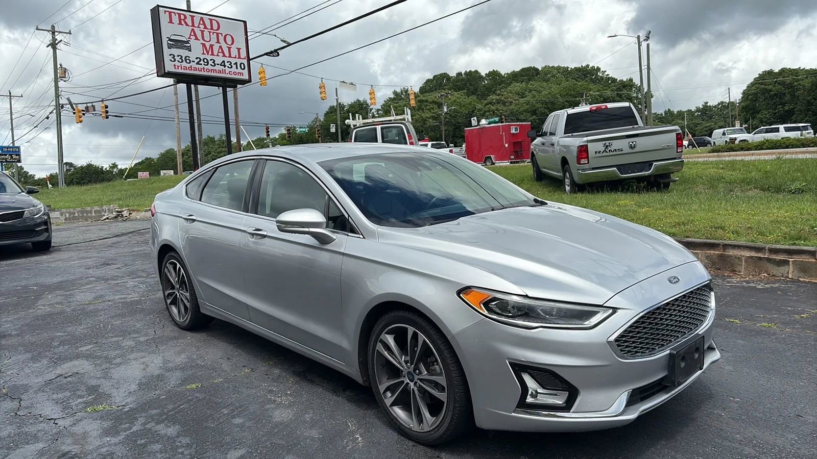 Used 2019 Ford Fusion Titanium image 3