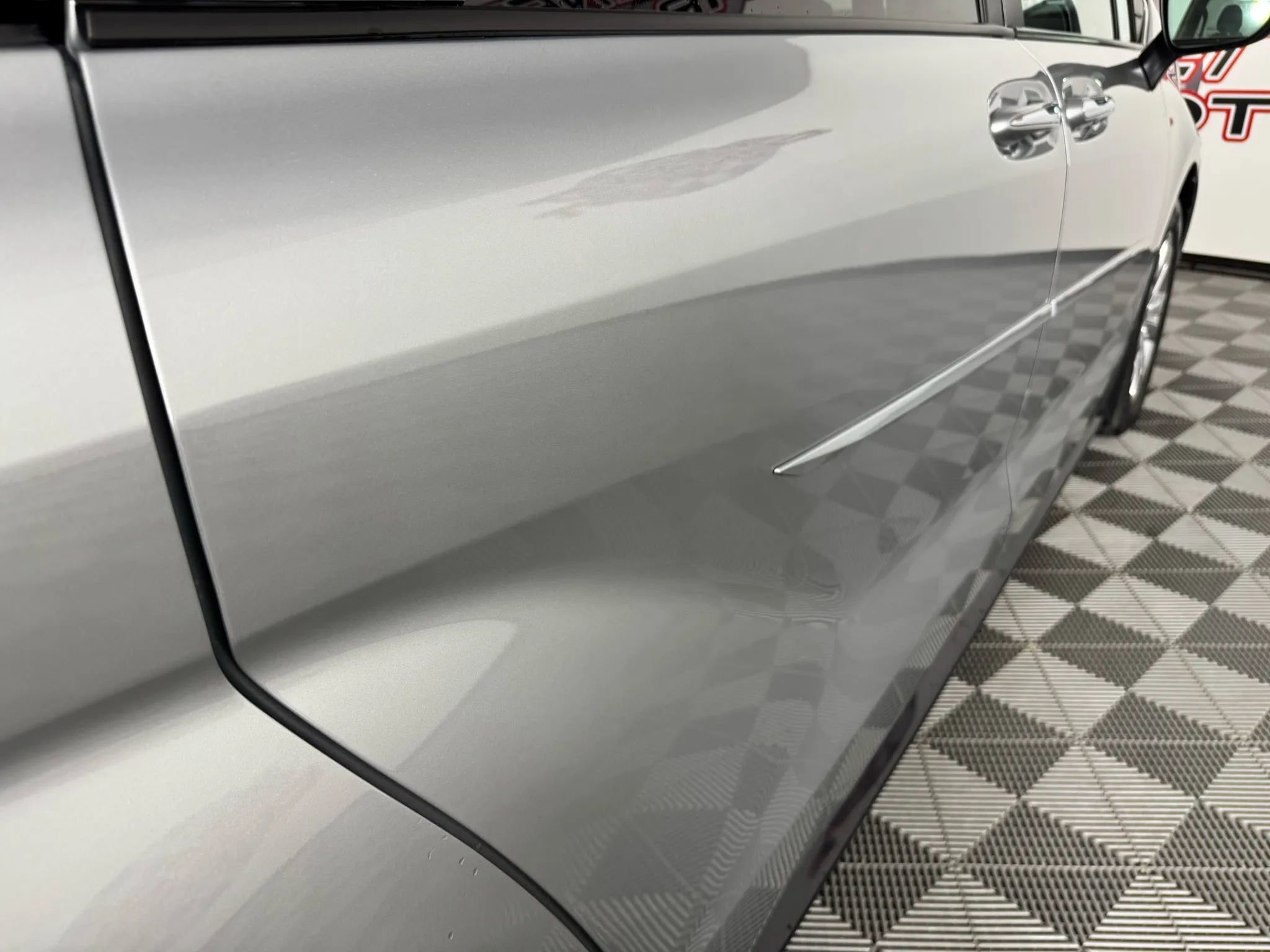 Used 2024 Toyota Sienna Platinum image 32