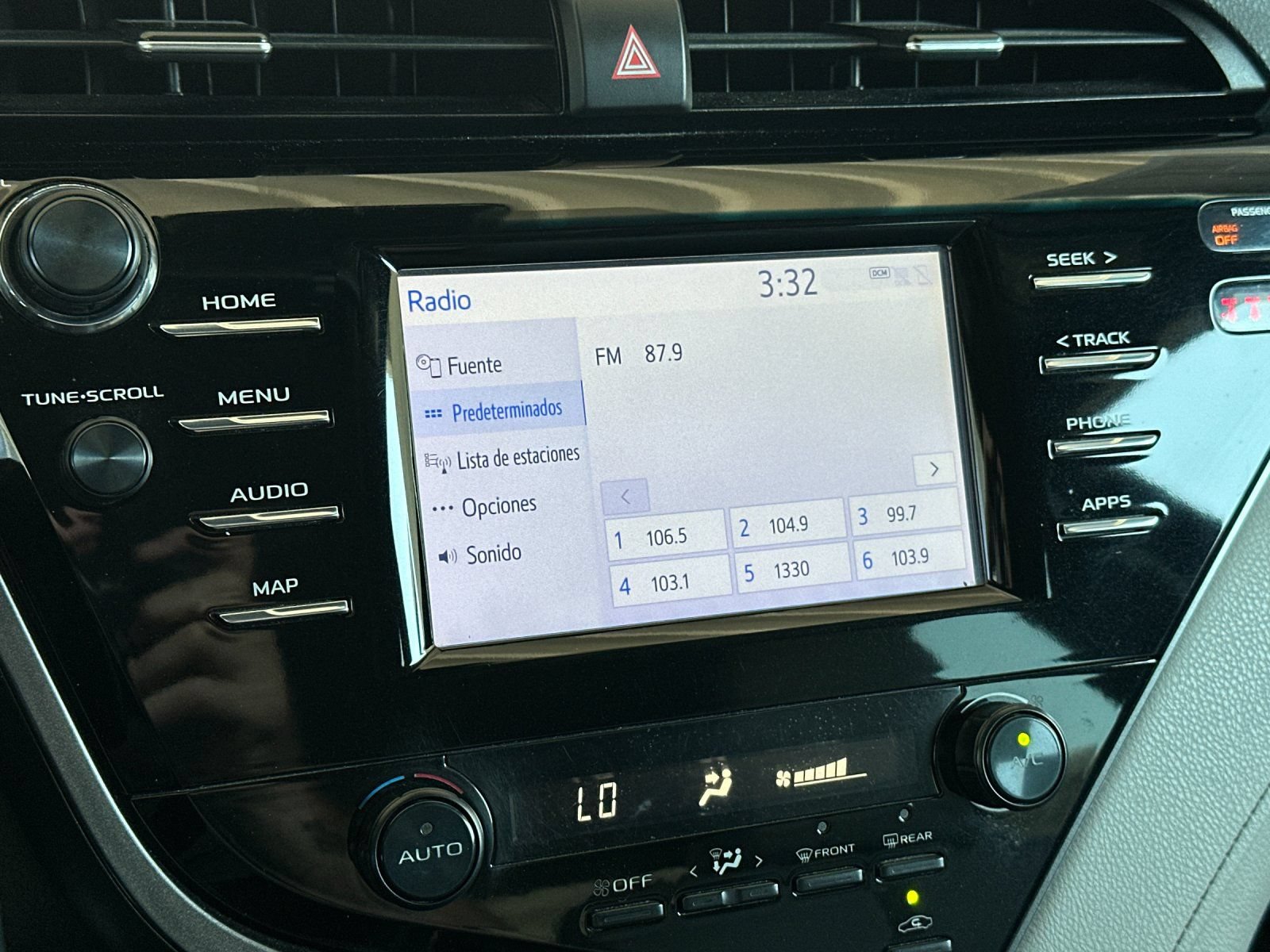 Used 2019 Toyota Camry SE FWD image 15