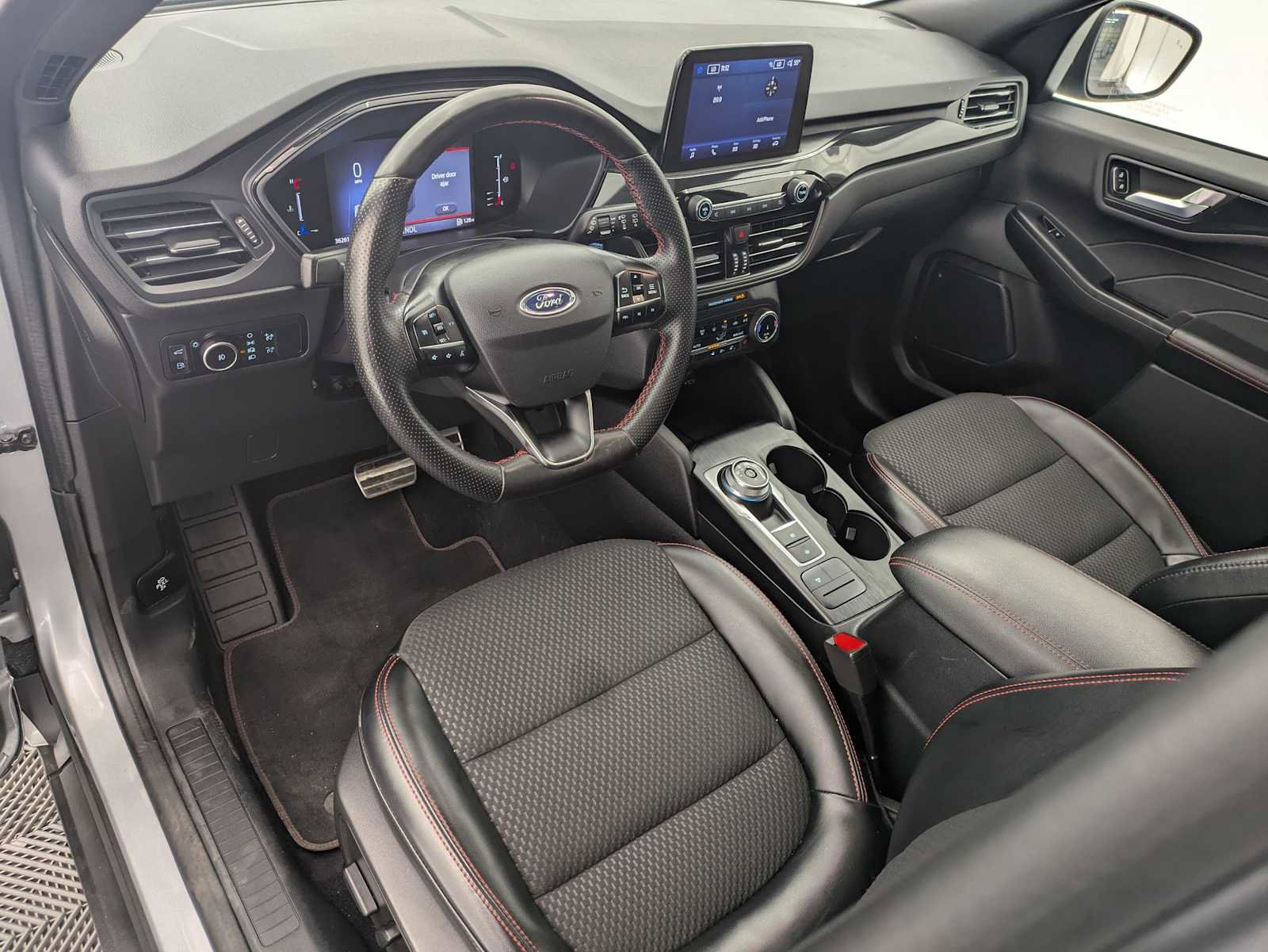 Used 2023 Ford Escape ST-Line Select AWD/4WD image 2