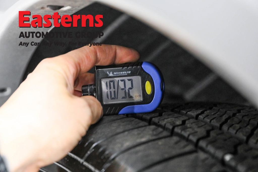 Used 2024 Nissan Armada SL w/ Captain's Chairs Package image 34