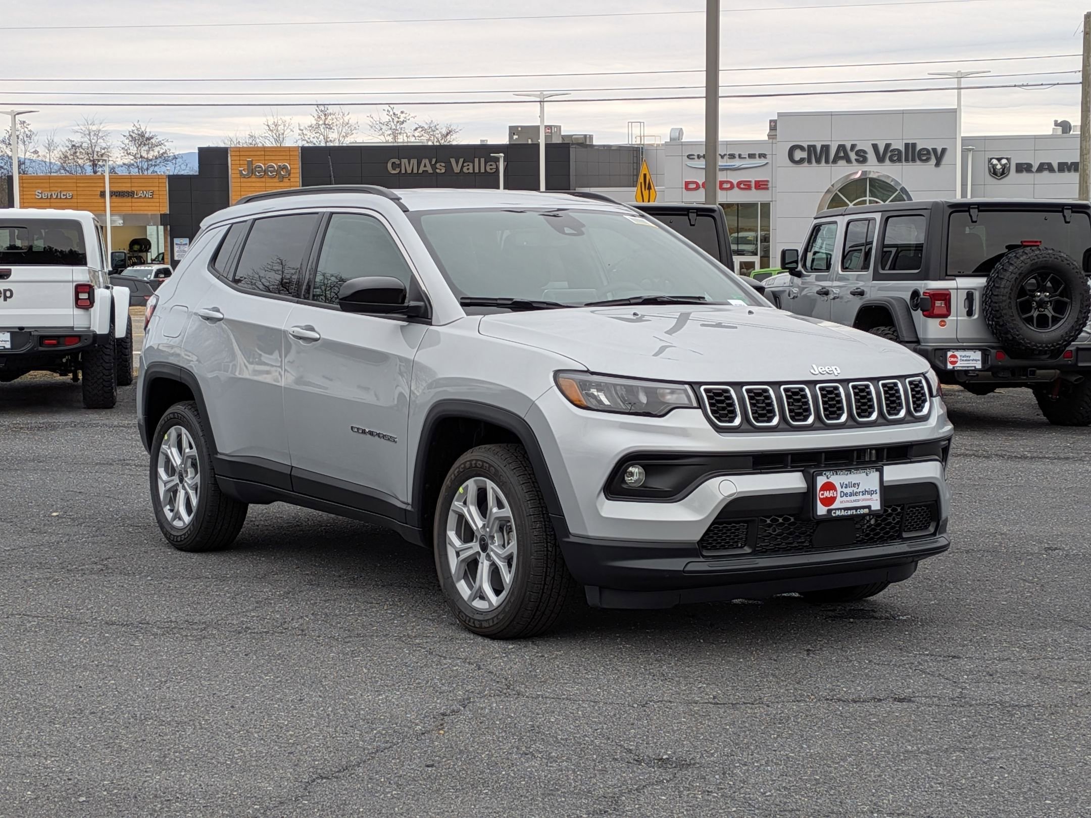 New 2026 Jeep Compass Latitude image 3