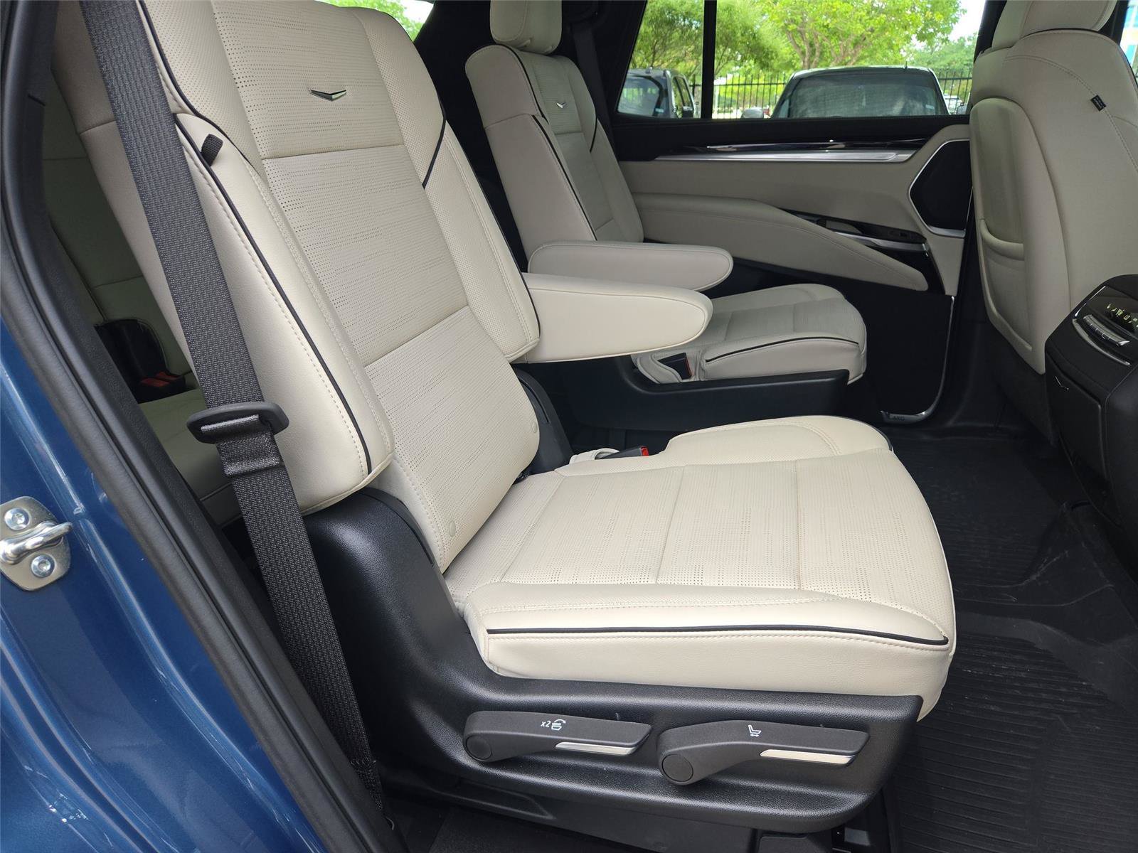 Certified 2025 Cadillac Escalade Sport w/ Touring Package AWD/4WD image 30