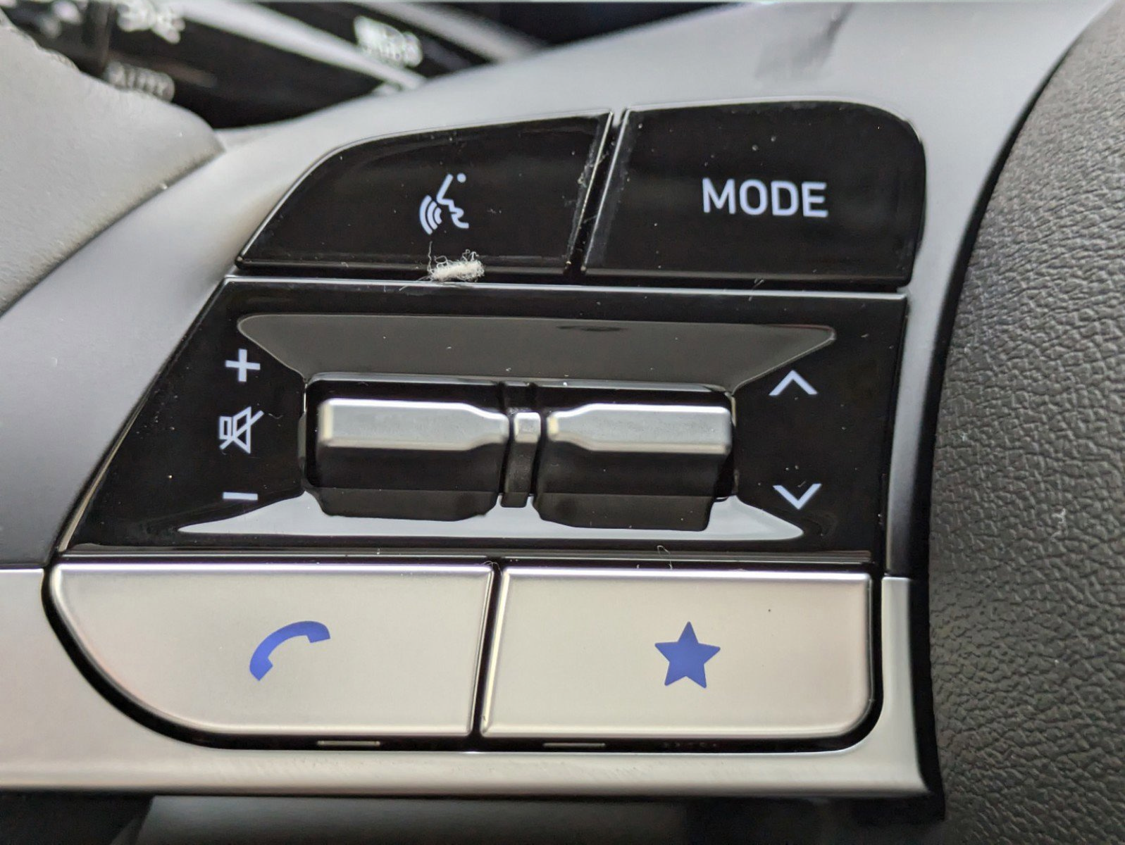 Certified 2025 Hyundai Elantra SEL FWD image 21