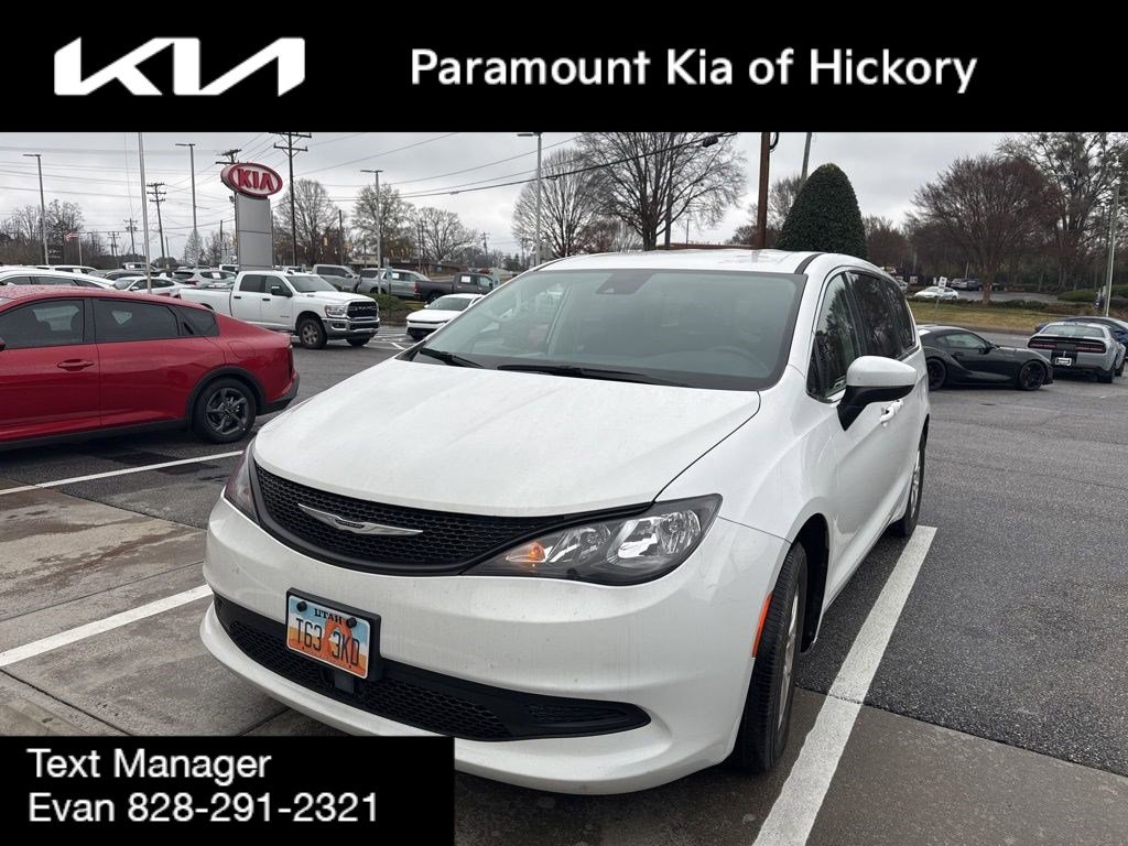 Used 2023 Chrysler Voyager LX image 1