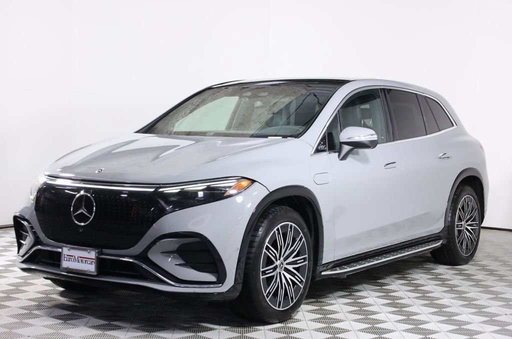 Used 2023 Mercedes-Benz EQS 580 4MATIC SUV image 3