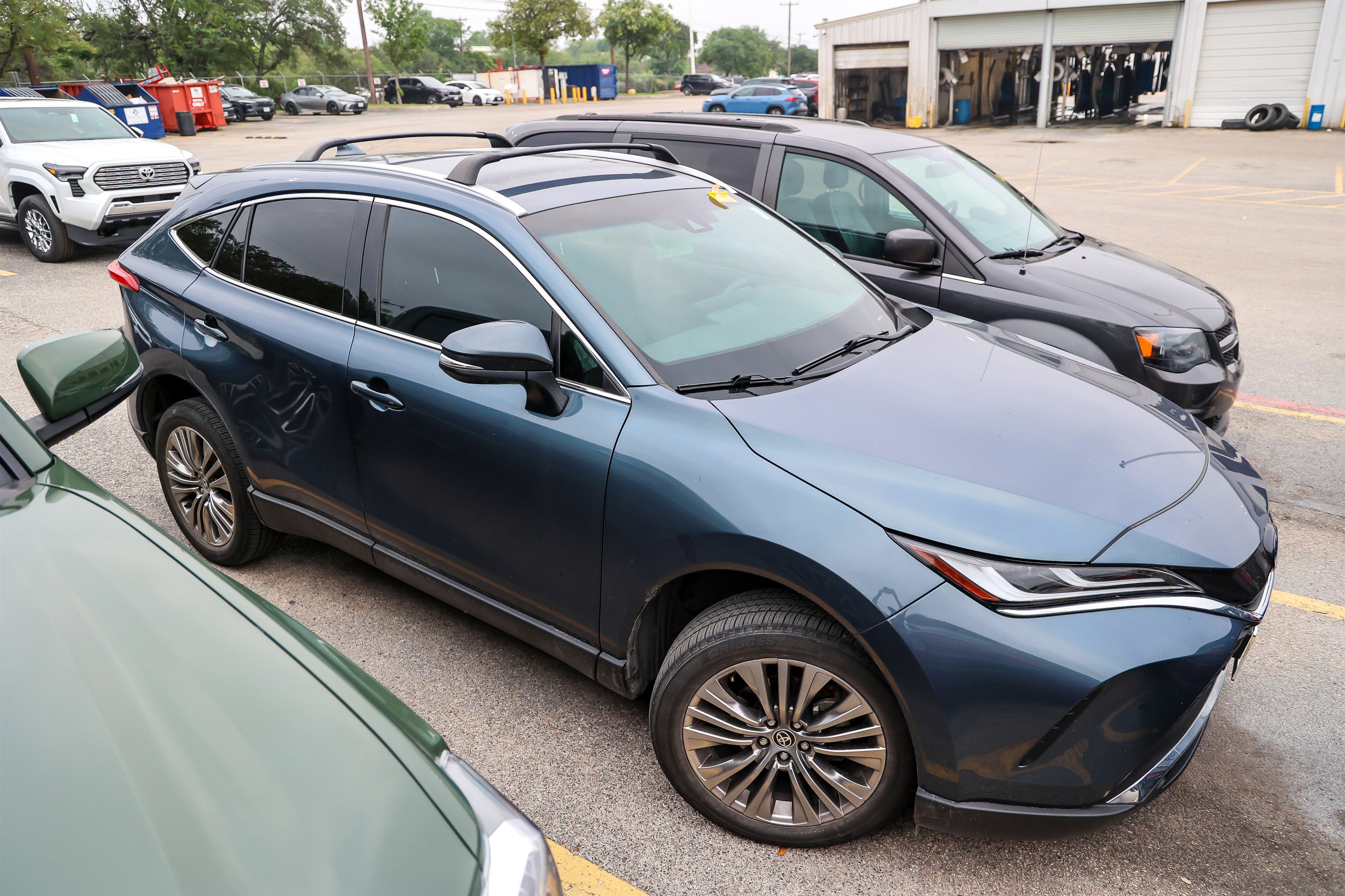 Used 2024 Toyota Venza XLE AWD/4WD image 6