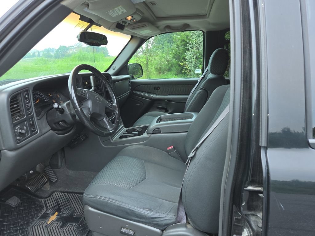 Used 2004 Chevrolet Avalanche 2500 w/ Preferred Equipment Group AWD/4WD image 5