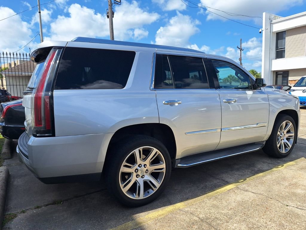 Used 2015 Cadillac Escalade Luxury RWD image 3