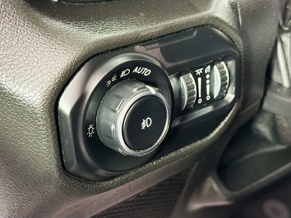 Used 2021 Jeep Wrangler Unlimited Sahara w/ Uconnect 4C Nav & Sound Group AWD/4WD image 10