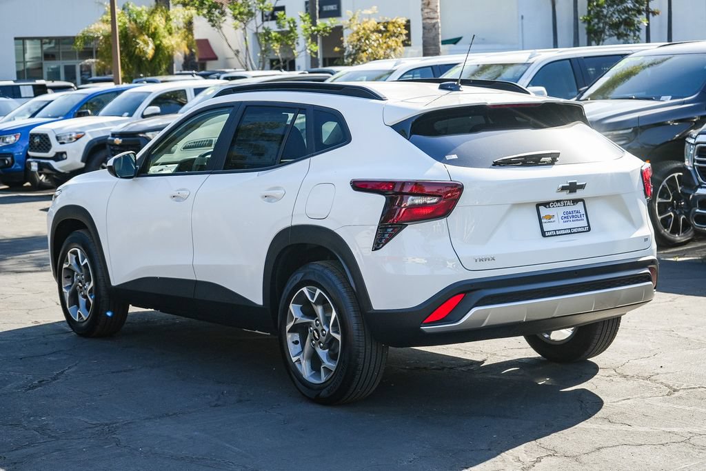 New 2026 Chevrolet Trax LT w/ Driver Confidence Package FWD image 4