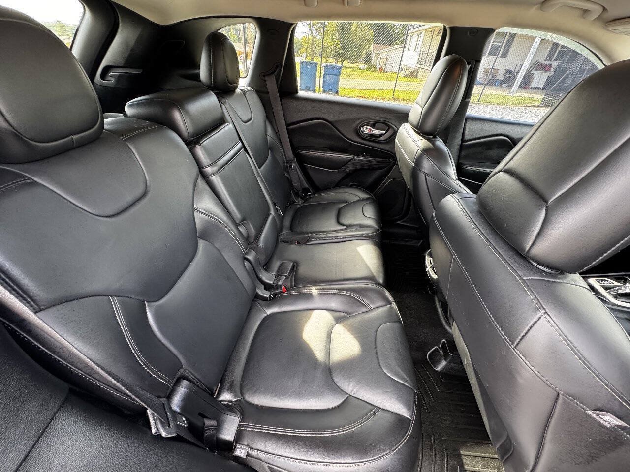 Used 2017 Jeep Cherokee Limited FWD image 15