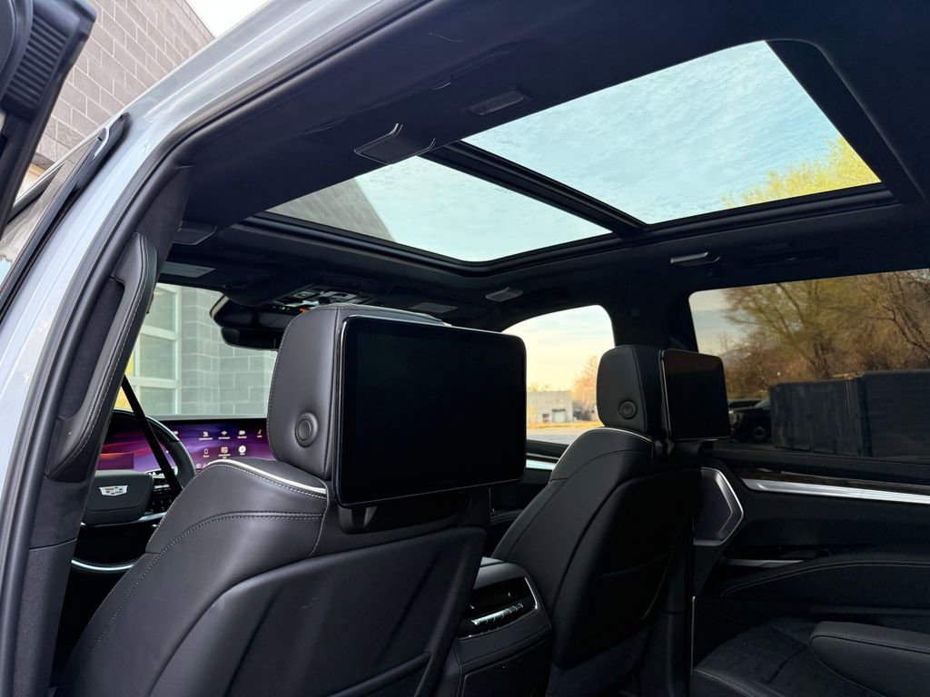 Used 2026 Cadillac Escalade Platinum Sport w/ LPO, ONYX Package image 36