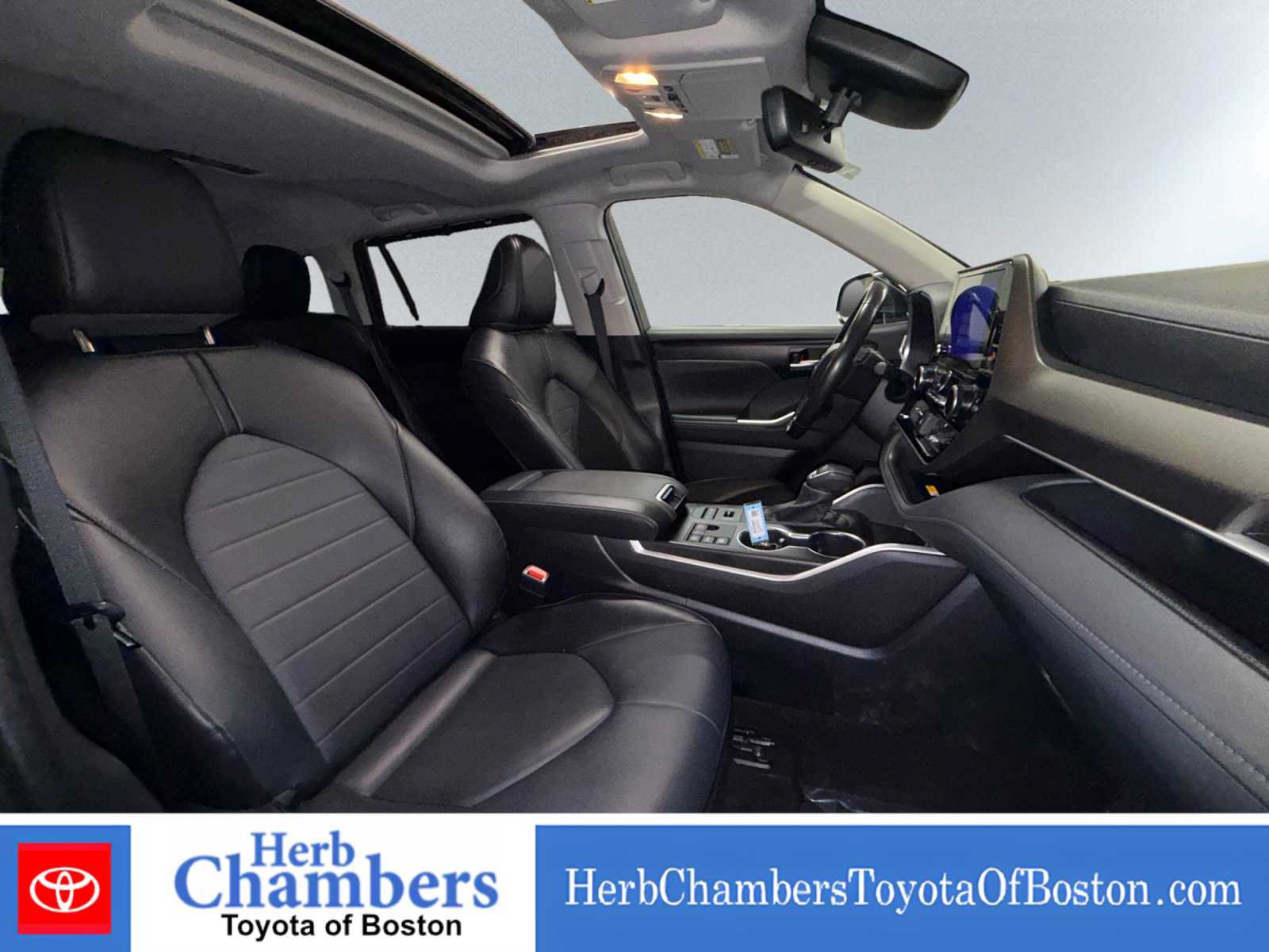 Used 2024 Toyota Highlander XLE AWD/4WD image 18