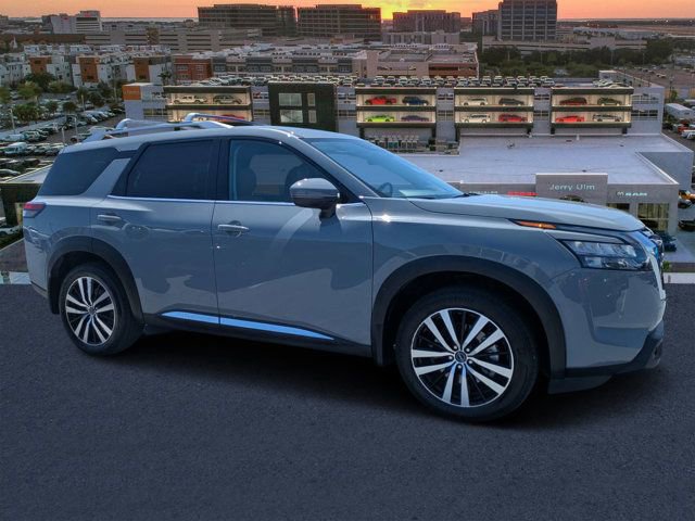 Used 2025 Nissan Pathfinder Platinum w/ Cargo Package FWD image 1