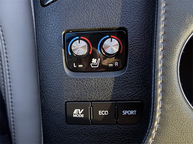 Used 2018 Toyota Avalon Limited image 39