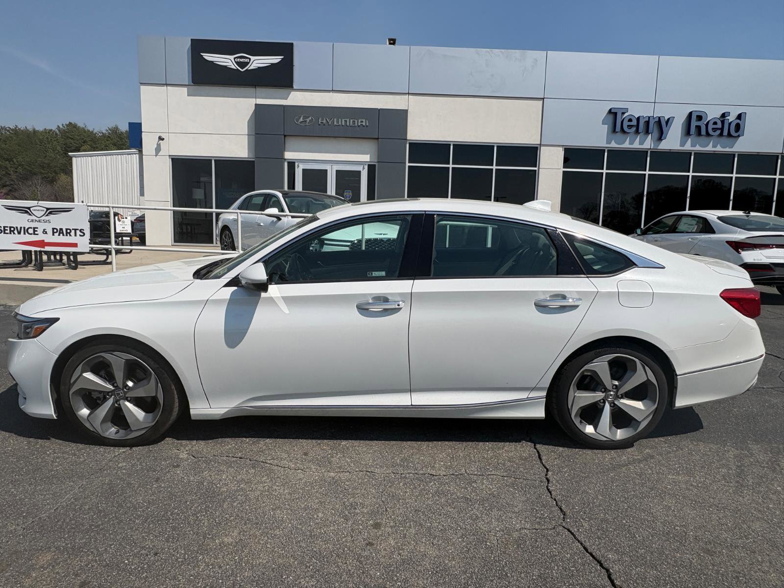 Used 2018 Honda Accord Touring image 4