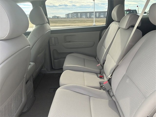 Used 2018 Kia Sedona LX image 12