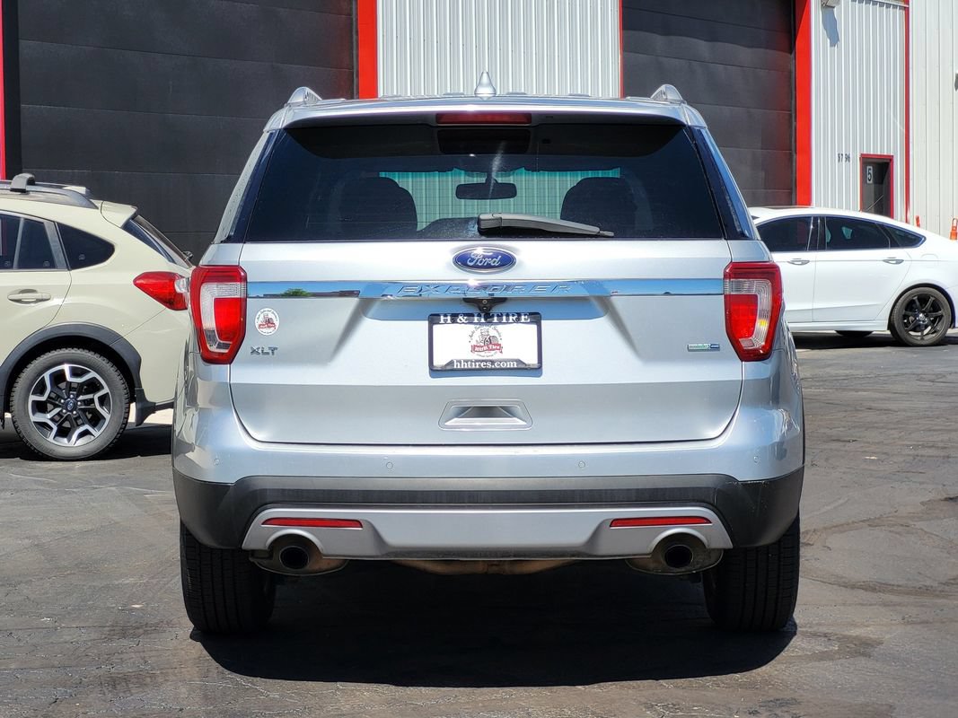 Used 2016 Ford Explorer XLT w/ Equipment Group 201A AWD/4WD image 11