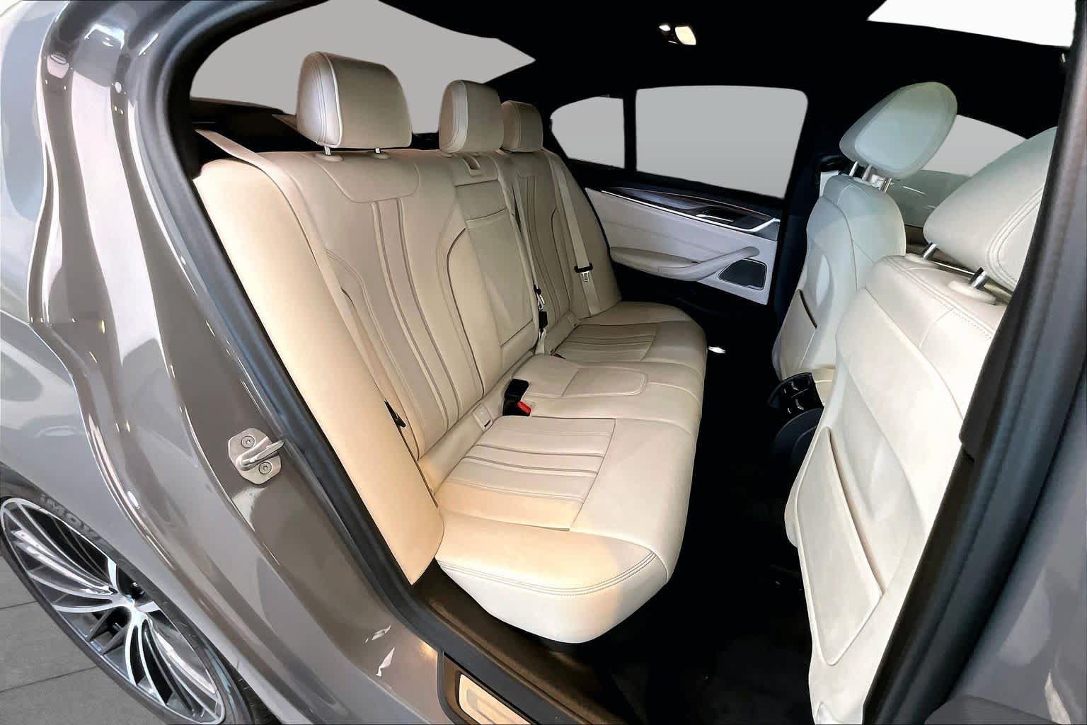 Used 2021 BMW 530i w/ Premium Package RWD image 19