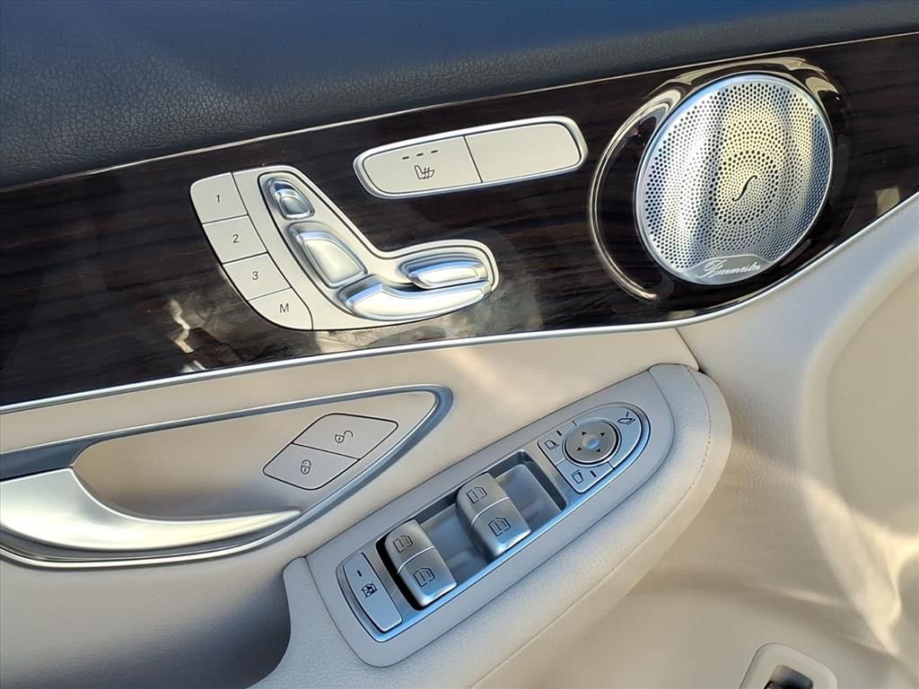 Used 2017 Mercedes-Benz GLC 300 4MATIC image 4