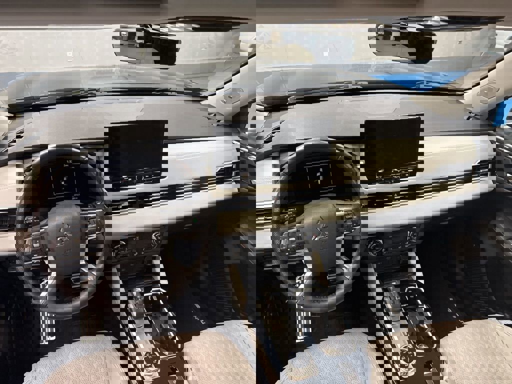 Used 2025 Mitsubishi Outlander SEL image 24