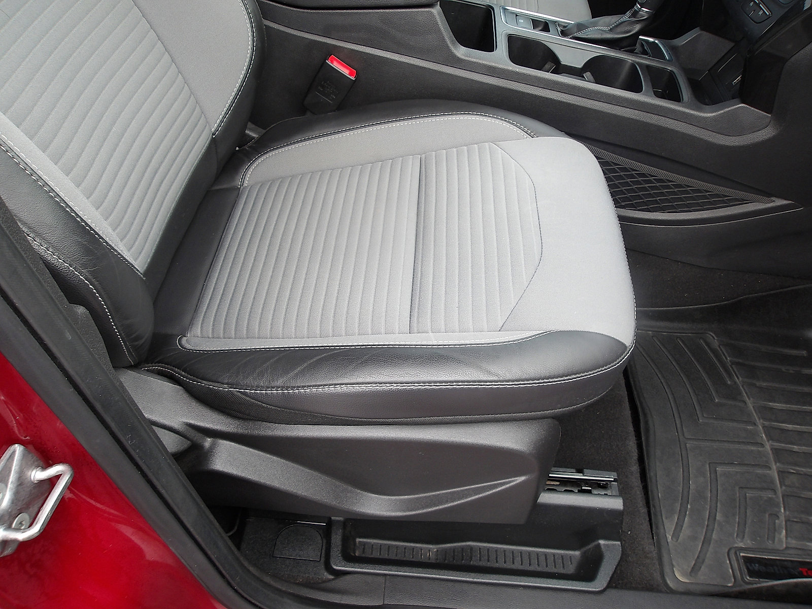 Used 2019 Ford Escape SE image 12