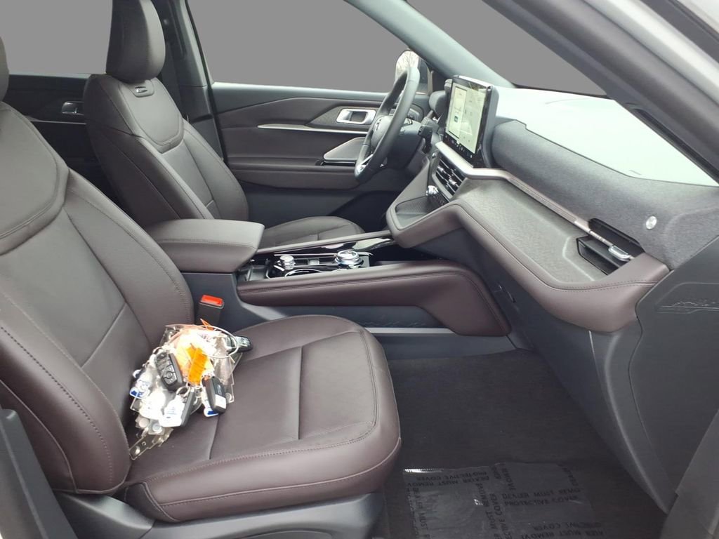 New 2026 Ford Explorer Platinum image 13