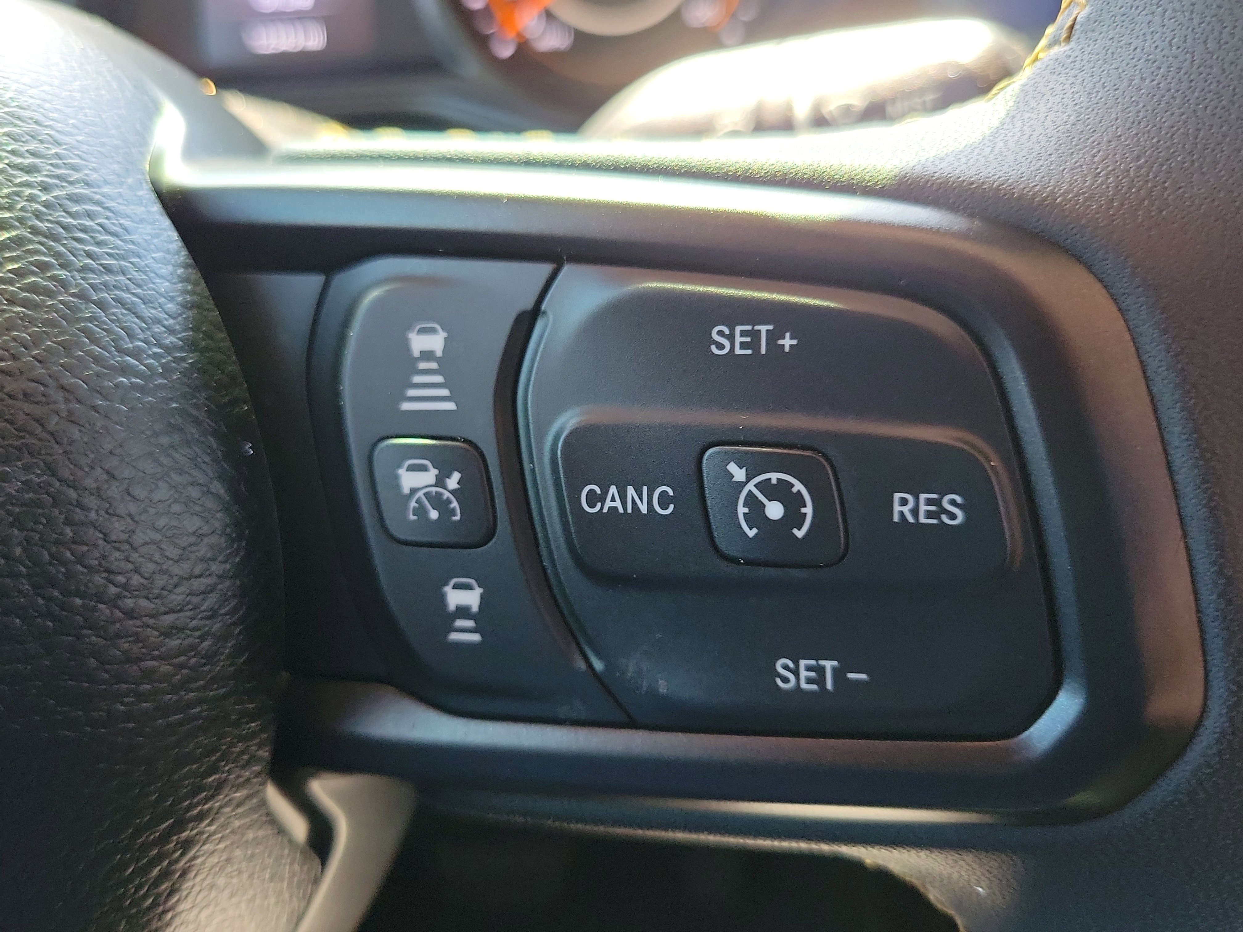 Used 2024 Jeep Gladiator Sport AWD/4WD image 18