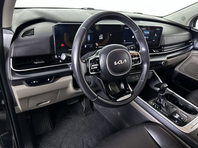 Used 2025 Kia Carnival FWD image 10
