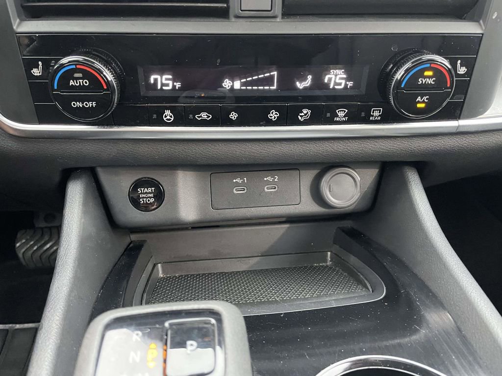 Used 2025 Nissan Rogue SV w/ SV Premium Package image 43