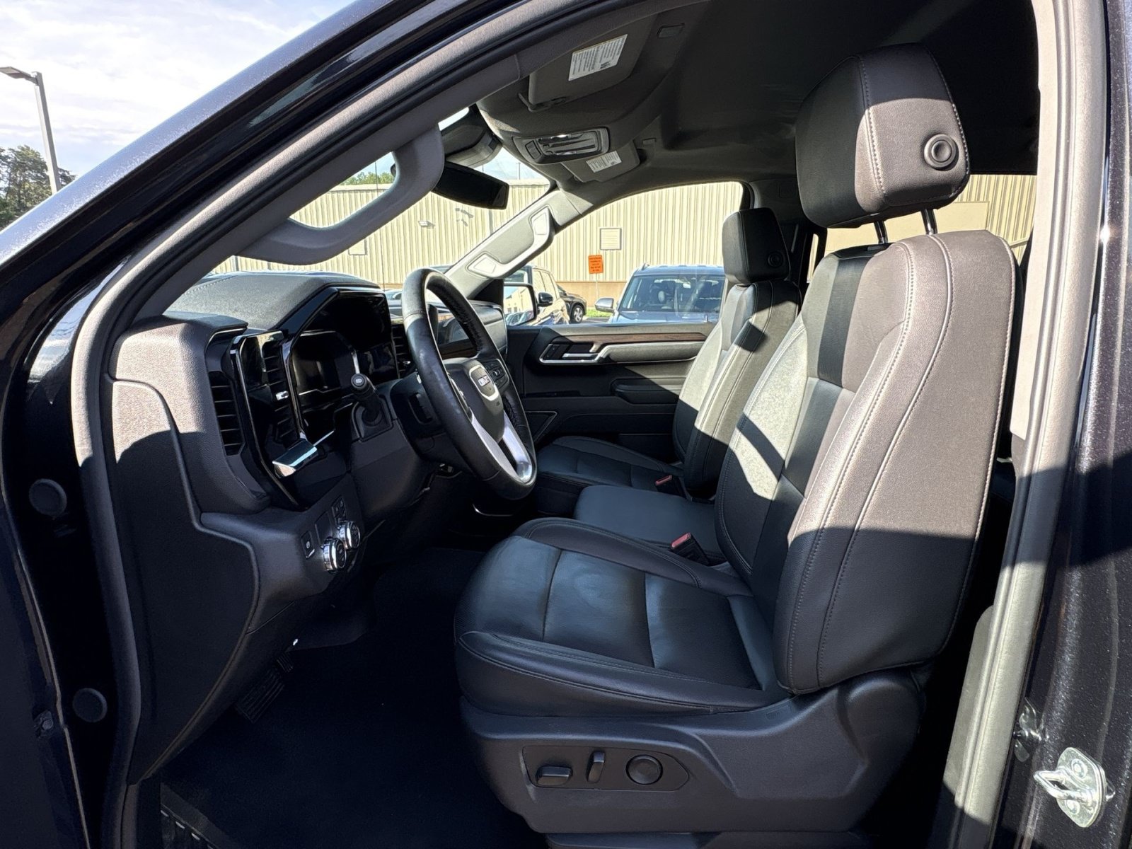 Used 2025 GMC Sierra 1500 SLT RWD image 13