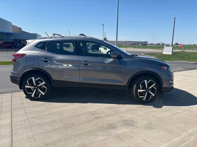 Used 2020 Nissan Rogue Sport SL FWD image 2